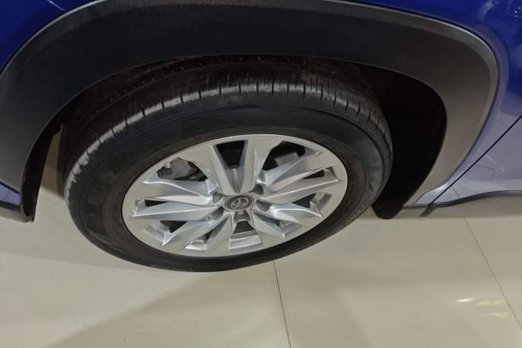 Used Toyota Corolla Cross 2022 2.0L Luxury Edition Left Front Wheel Hub