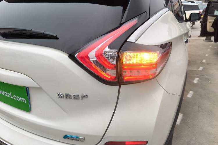 Used Nissan Murano 2021 2.5L XE Two-Wheel Drive Elite Edition Exterior 6