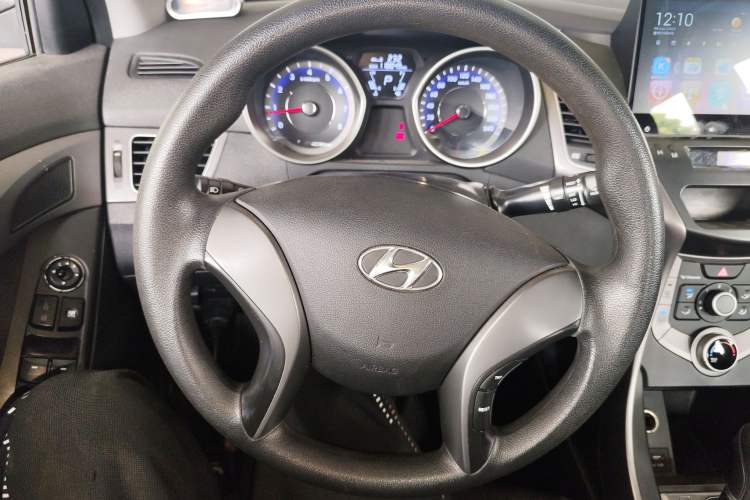 Used Hyundai Elantra (5th Generation / Langdong) 2016 1.6L Automatic Smart Version
