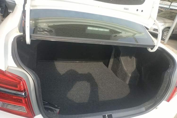 Used Toyota YARiS L Zhi Xiang 2017 1.5E CVT Dynamic Edition Trunk