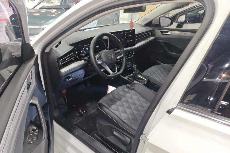 Used Volkswagen Sagitar 2023 300TSI DSG Excellence Edition Left Front Seat