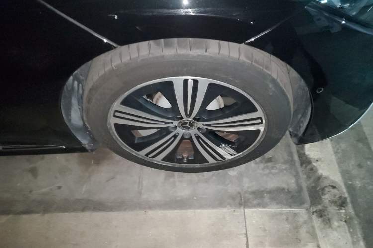 Used Mercedes-Benz EQE 2022 350 Luxury Edition Right Front Wheel Hub