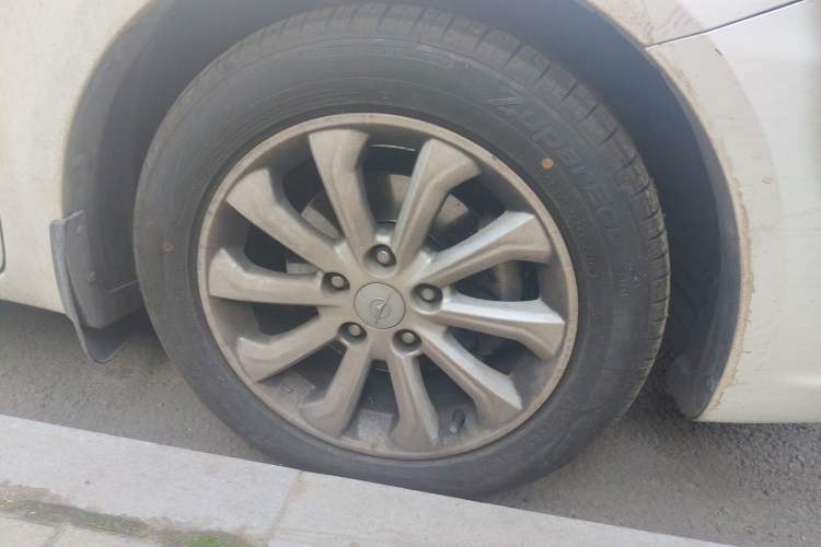 Used Haima M6 2015 1.5T CVT Luxury Model Right Front Wheel Hub