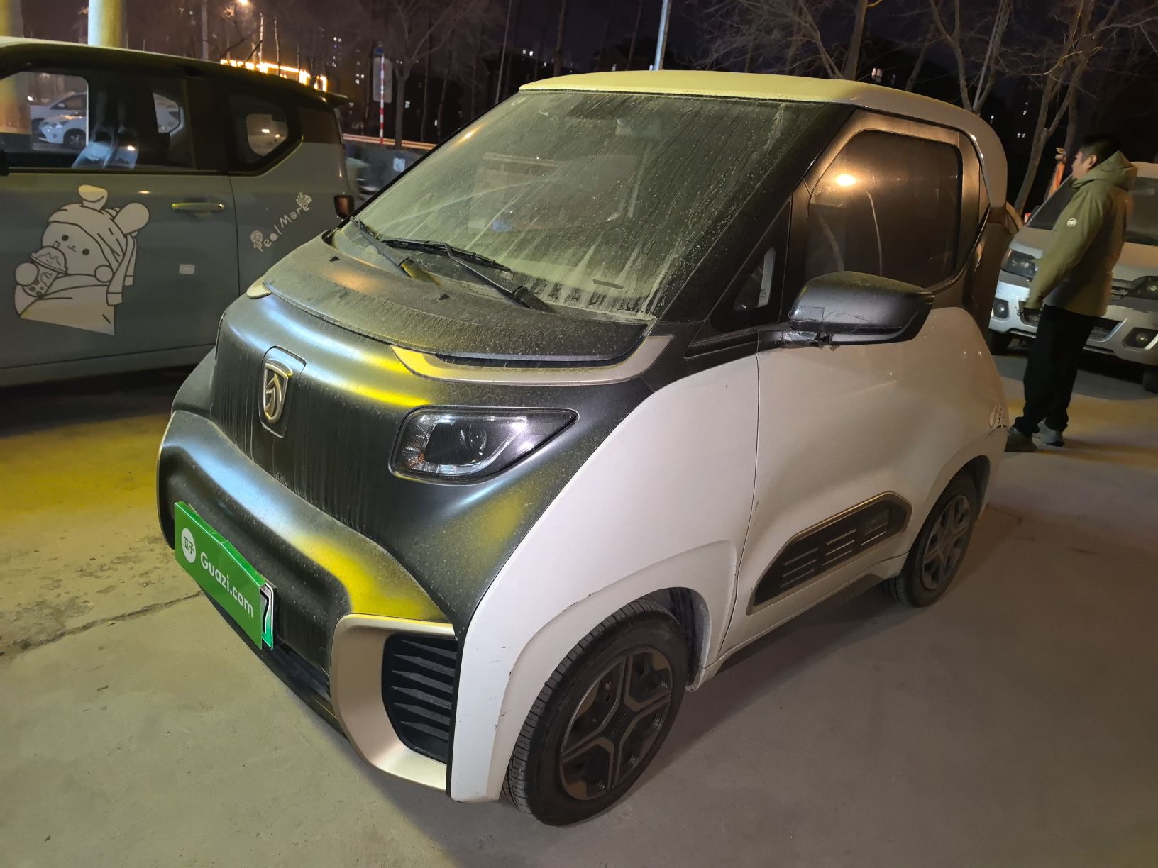 تحت مقدمة السيارة