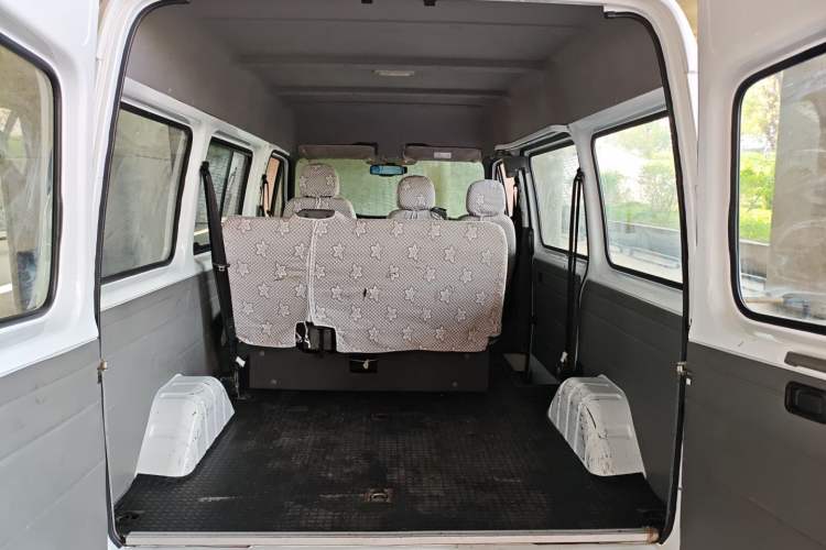 Used JMC Transit 2017 2.8T Commercial Version Short Wheelbase Mid-Roof 6/7/8-Seater JX493 Trunk