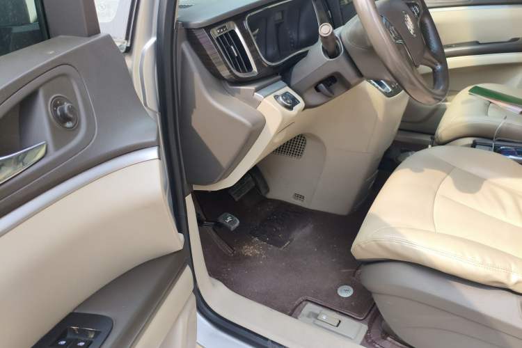 Used Buick GL8 2011 3.0L GT Luxury Business Haoya Edition
