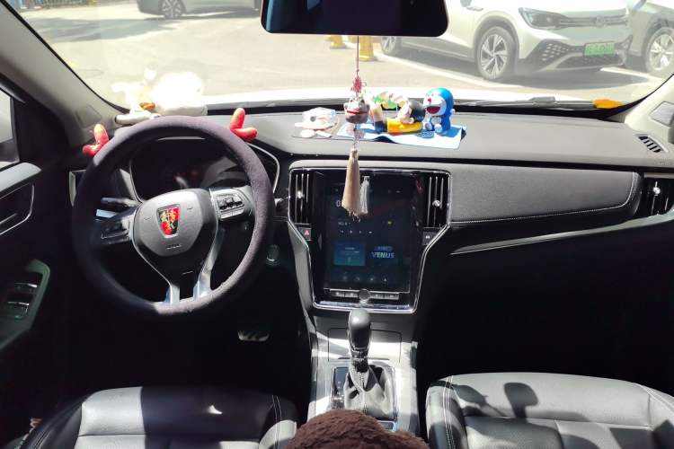 Used Roewe RX5 2017 20T Two-Wheel Drive Automatic Internet Elite Edition
