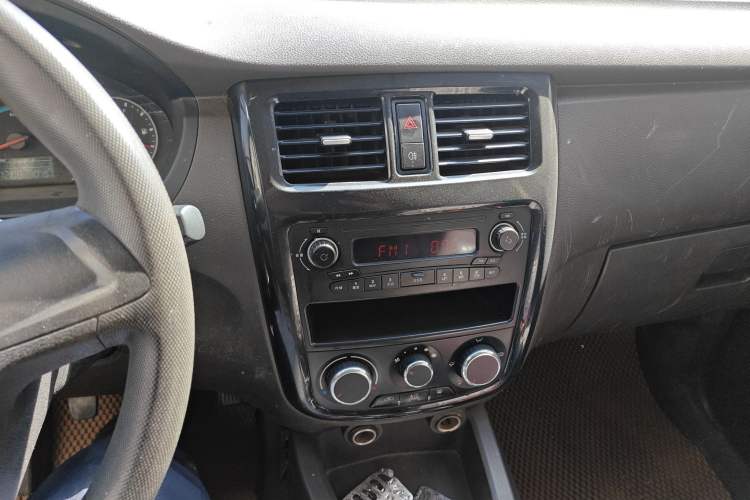 Used Wuling Rongguang V 2016 1.5L Standard Version Audio And AC Panel