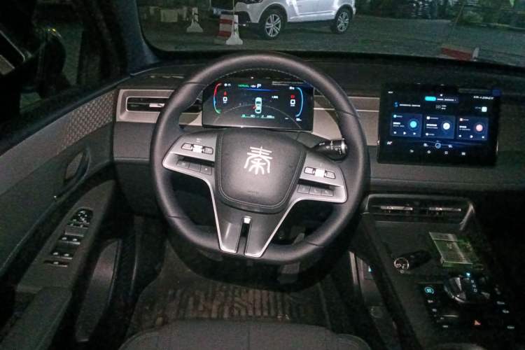 Used BYD Qin PLUS 2025 DM-i Smart Drive 55KM Leading Model
