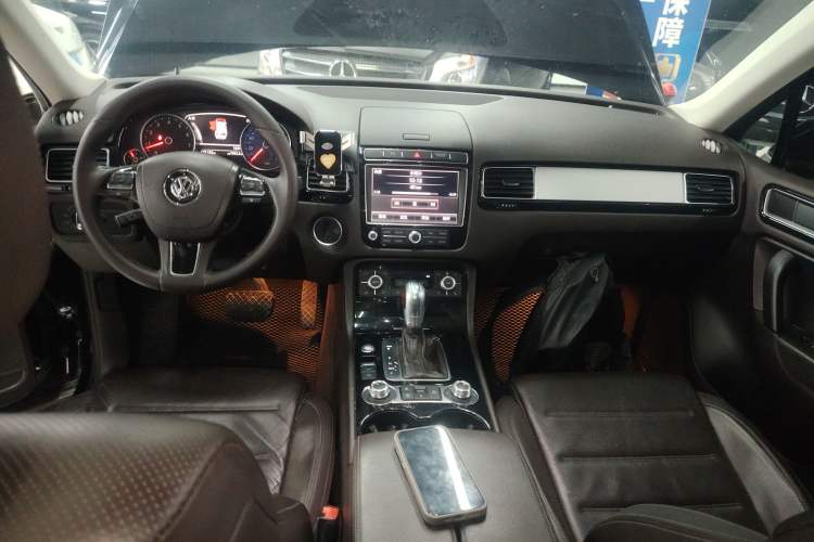 Used Volkswagen Touareg 2017 3.0 TSI Touareg Edition Center Console