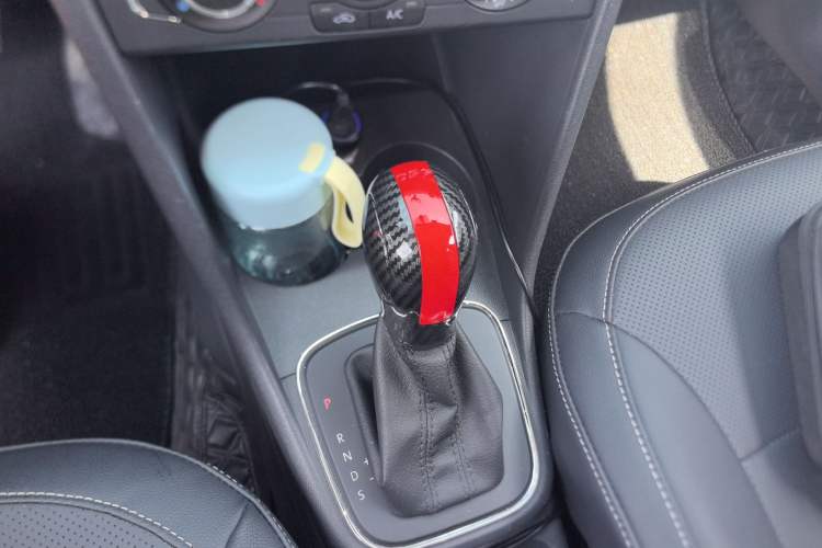 Used Volkswagen Polo 2014 1.4L Automatic Comfort Edition Gear Lever