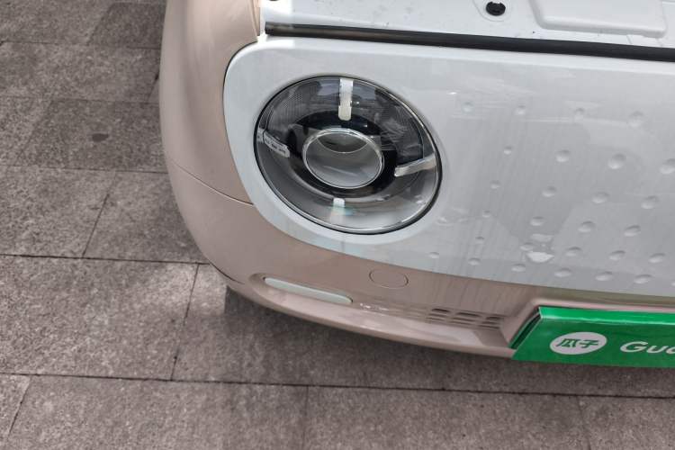 Used ORA Black Cat 2022 Updated Version 301 km Cute Pet Edition Lithium Iron Phosphate Right Front Headlight