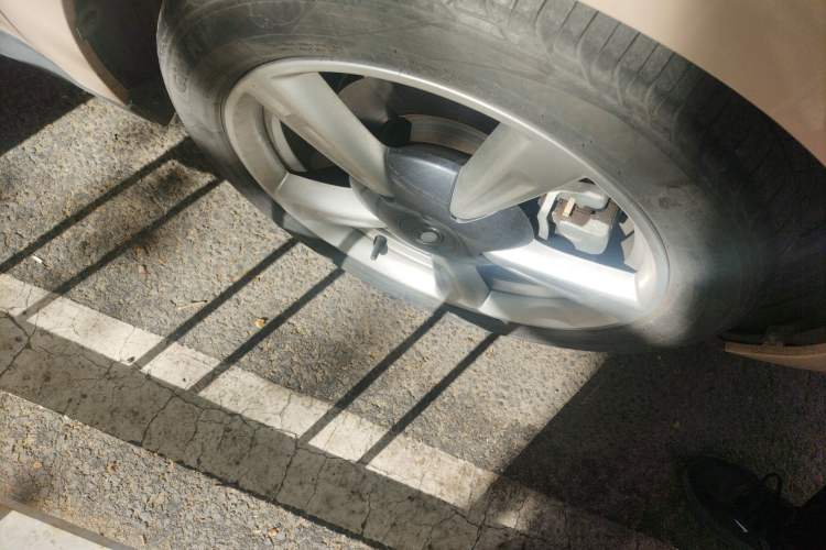 Used ORA Good Cat 2021 400km Standard Range Athena Edition Lithium Iron Phosphate Right Front Wheel Hub