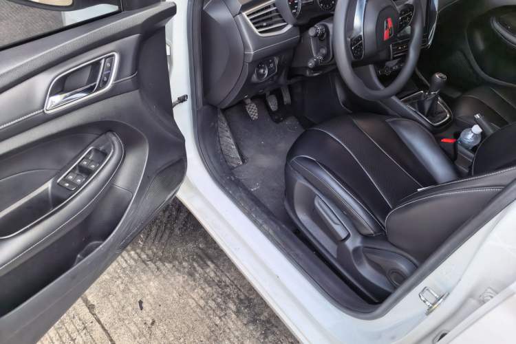 Used Roewe i5 2019 1.5L Manual 4G Connectable Langhao Edition Driver Seat