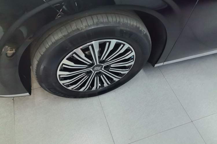 Used BYD Xia 2025 DM-i 1.5T 180km Excellence Model Left Front Wheel Hub