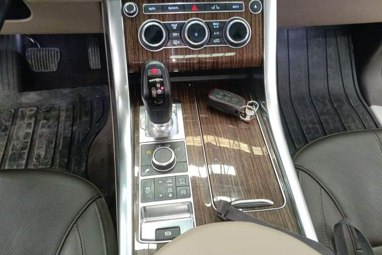 Used Land Rover Range Rover Sport 2014 3.0 SC V6 HSE
