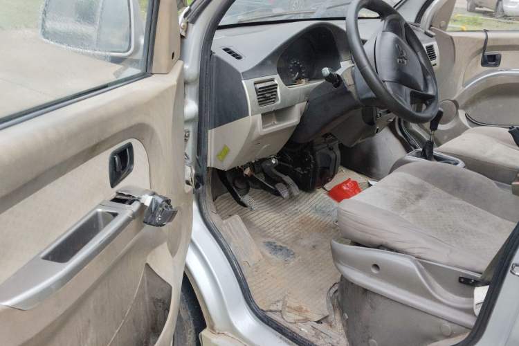 Used Wuling Rongguang 2012 1.5L Extended Basic Version Driver Seat