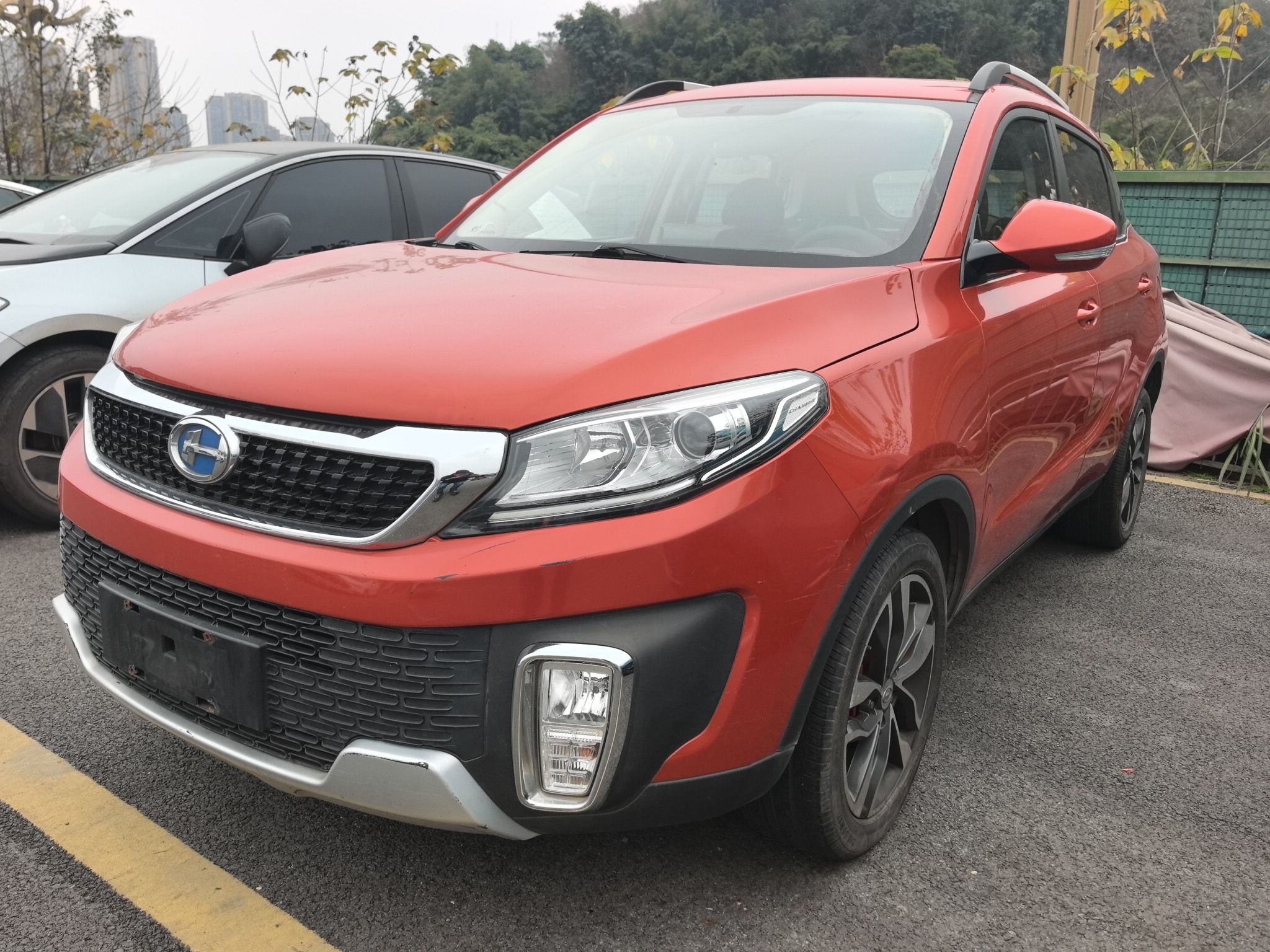 تحت مقدمة السيارة