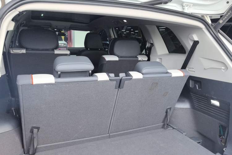 Used Volkswagen ID.6 CROZZ 2022 Long-Range PRO Edition Trunk