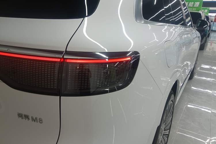 Used Hima AITO M8 2025 Extended-Range Ultra Version 53.4 kWh 5-Seater Edition Right Rear Taillight