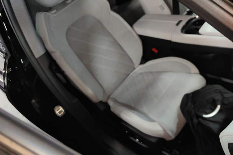 Used VOYAH FREE 2025 318 259 km All-Wheel-Drive Exploration Edition
