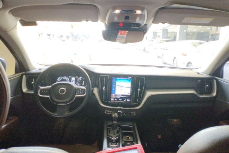 Used Volvo XC60 2019 T5 4x4 Zhiyuan Edition China VI Standard
