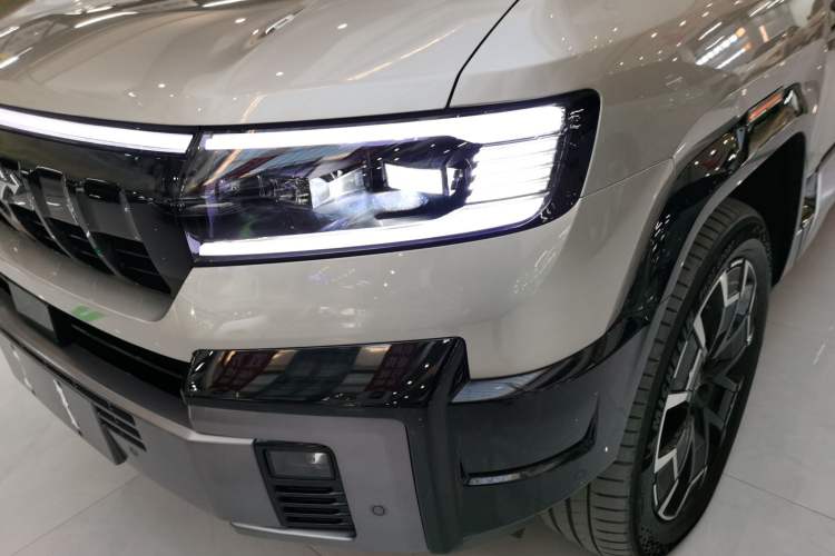 Used Formula Leopard 8 2025 Smart & Brave Flagship Edition 7 Seats