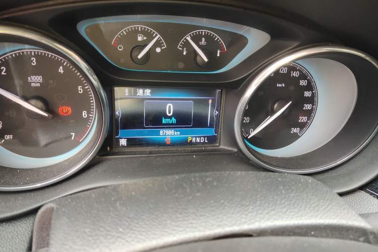 Used Buick Envision 2017 28T Four-Wheel Drive Luxury Model Odometer Close Up