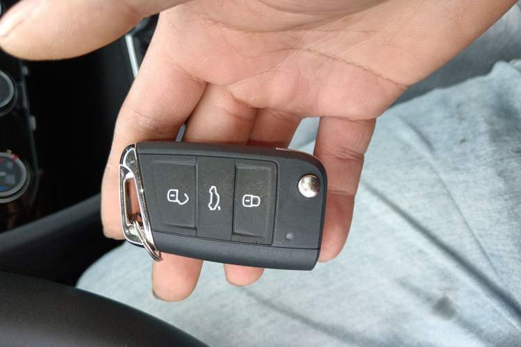 Used Volkswagen Sagitar 2025 Facelift 200TSI DSG Flyover Edition Vehicle Key