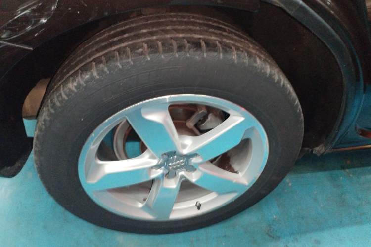 Used Audi Q5 2015 40 TFSI Comfort Model Exterior 5