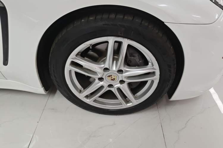 Used Porsche Panamera 2010 Panamera 4 3.6L Right Front Wheel Hub