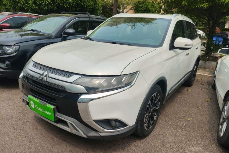 Used Mitsubishi Outlander 2019 2.4L 4x4 Zhi Xiang Edition 7 Seats China VI Standard