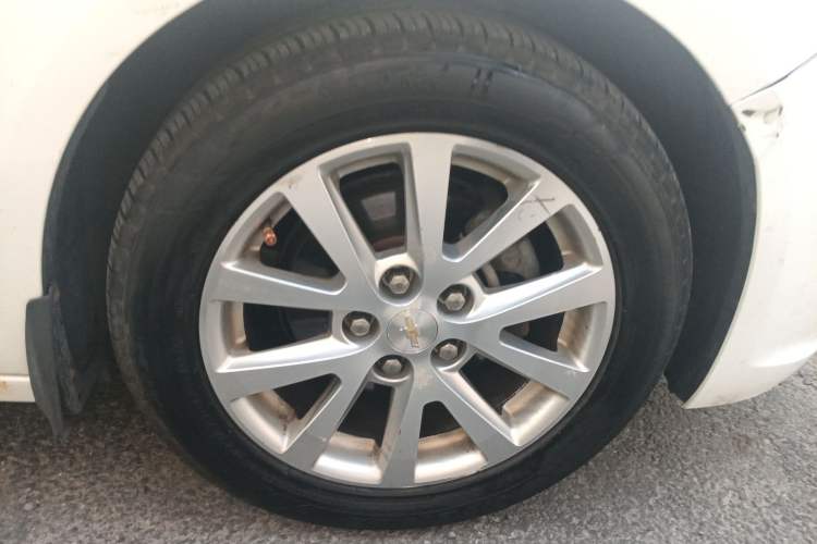 Used Chevrolet Malibu 2013 2.0L Automatic Comfort Edition Right Front Wheel Hub