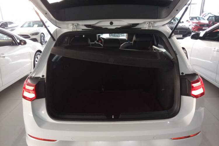 Used Volkswagen Golf 2021 280TSI DSG R-Line Trunk