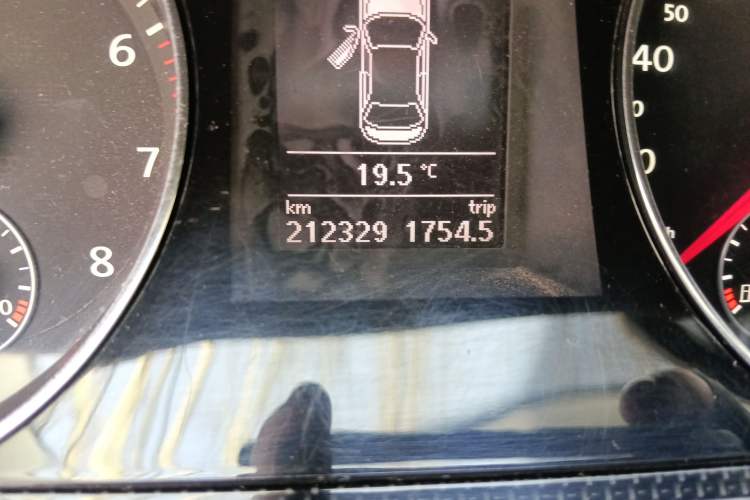 Used Volkswagen Magotan 2012 Revised 1.8TSI Luxury Version Odometer Close Up