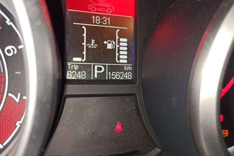 Used MG GS 2015 2.0TGI TST Luxury Edition Odometer Close Up