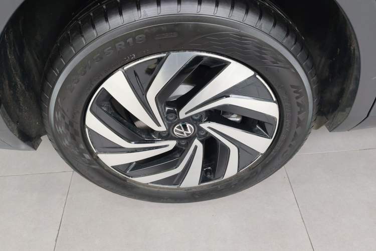 Used Volkswagen Tiguan L 2025 Model, Outstanding Version, 300TSI Automatic Two-Wheel Drive Longteng Edition