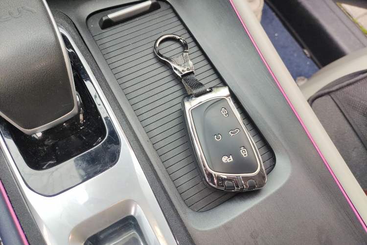 Used Dongfeng Aeolus Huge 2022 Mach Dual-Motor 1.5T MHD Dare-to-Dream Edition Vehicle Key