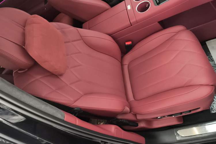 Used Hima AITO M8 2025 Extended-Range Max+ Version 53.4 kWh 6-Seater Edition Right Front Seat