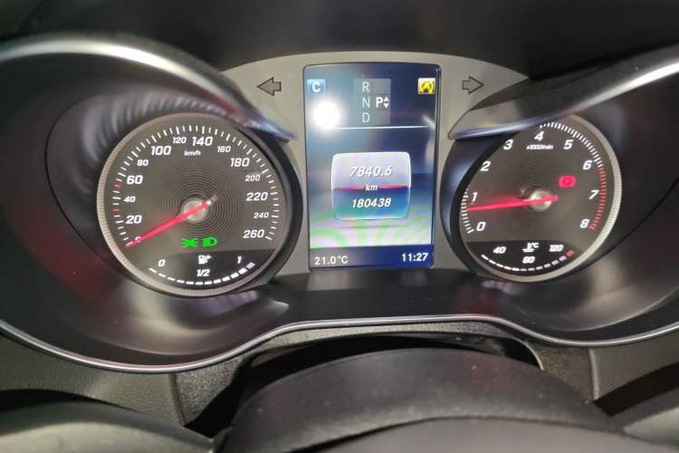 Used Mercedes-Benz C-Class 2016 C 200 L Sport Edition Odometer Close Up