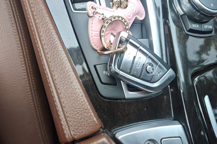 Used BMW 5 Series 2014 528Li Leading Model Interior 1