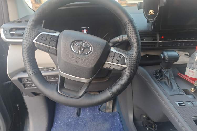 Used Toyota Granvia 2023 2.5L Hybrid Comfort Edition Steering Wheel