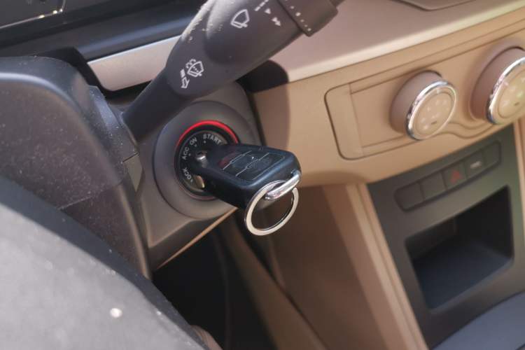 Used Roewe 350 2015 1.5L Automatic Luxury Sunroof Edition Vehicle Key