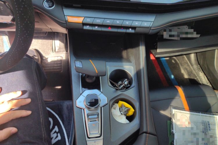 Used CHANGAN UNI-V 2025 1.5T 500Bar High-Energy Version Gear Lever