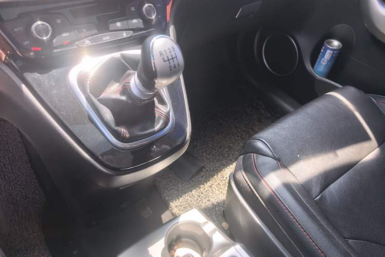 Used Haval H6 2014 Sport Version 1.5T Manual Two-Wheel Drive Elite Edition Gear Lever