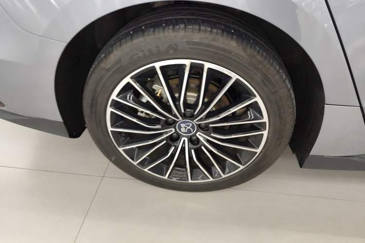 Used BYD Han 2024 EV Glory Edition 506KM Front-Wheel-Drive Premium Model Right Rear Wheel Hub