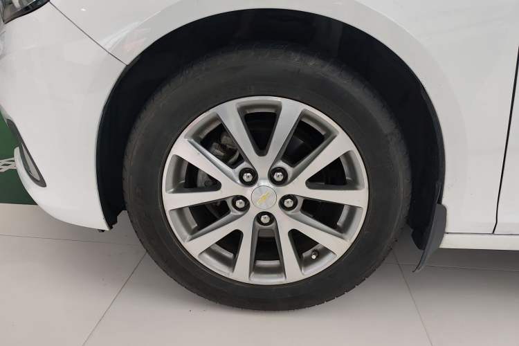 Used Chevrolet Malibu 2018 530T Automatic Luxury Edition Left Front Wheel Hub