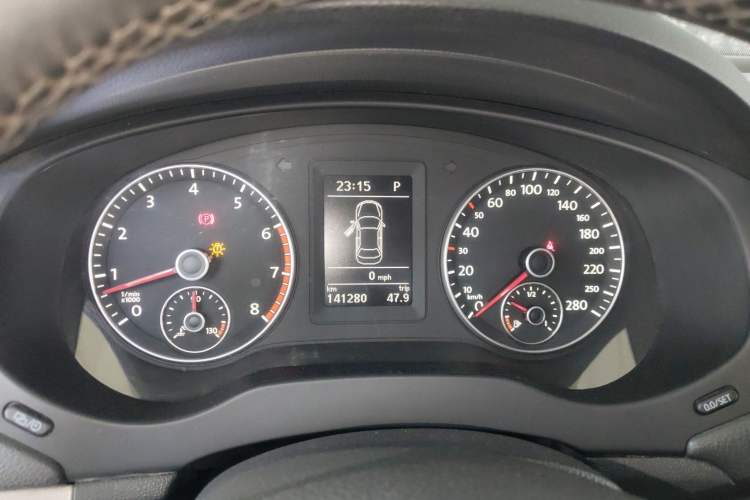 Used Volkswagen Sagitar 2014 1.4TSI Automatic Luxury Model Instrument Cluster