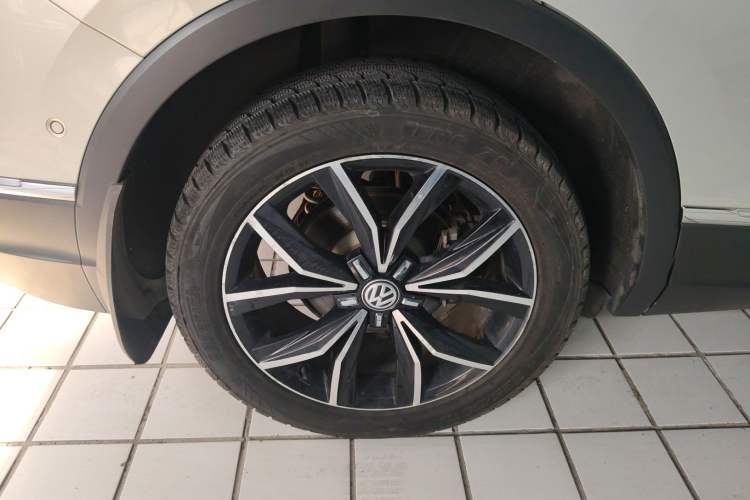 Used Volkswagen Tiguan L 2017 330TSI Automatic Two-Wheel Drive Flagship Edition Right Rear Wheel Hub