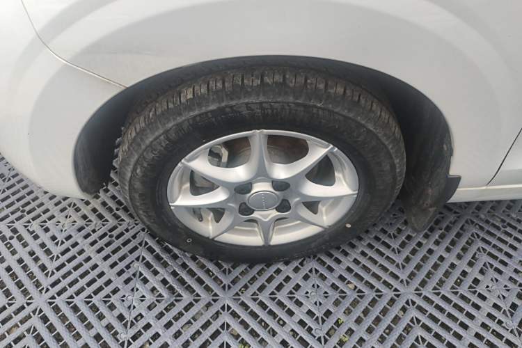 Used Roewe Clever 2022 311km QiQi BoBo Edition Left Front Wheel Hub